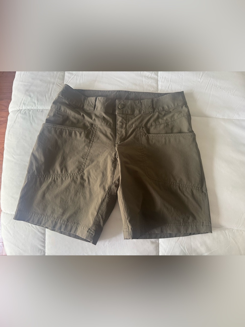 Eastern Mountain Sports Womens Shorts - Olive Green Size 4